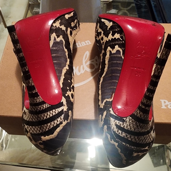 Christian Louboutin Black and Cream Patterned Heels - Picture 5 of 9